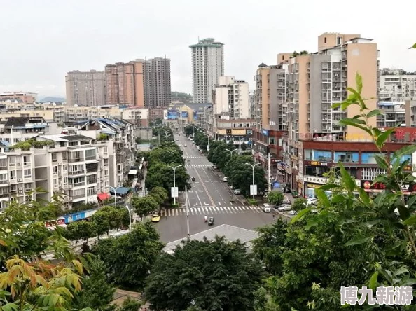 公交车里一位乘客默默观察着窗外飞逝的景色思考着人生的意义与方向