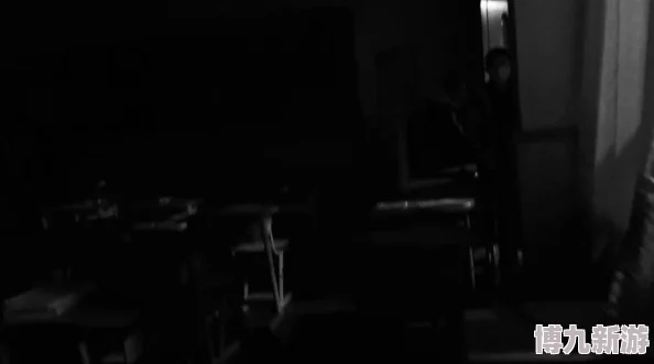 校霸哭着说关掉遥控器惊现校园灵异事件监控画面曝光
