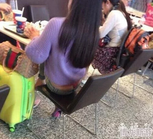 美女把小内内脱个精光打屁屁曝光平台和账号信息已提交警方处理