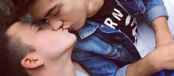 男男gaygay通吃这种说法物化他人且缺乏尊重，可能造成冒犯，请勿使用